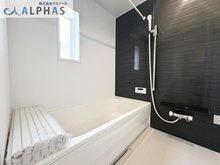 【浴室】 | 三木市志染町東自由が丘一丁目　新築戸建 | （1号棟）
■１坪以上広さを設けた浴室でゆったりバスタイム♪
■窓もつい置ているので換気ばっちり◎