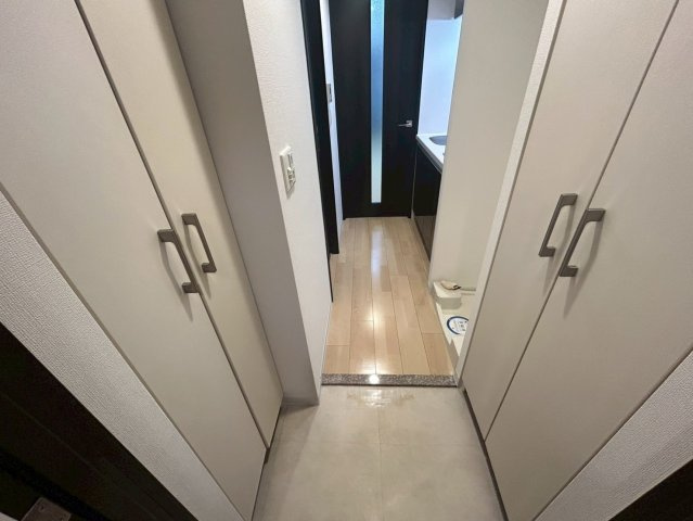 アーデンタワー本町イーストの玄関