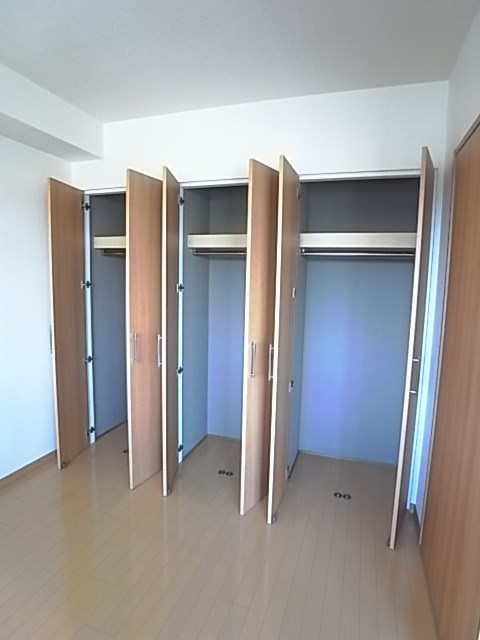 甲子園六石町ハイツの収納