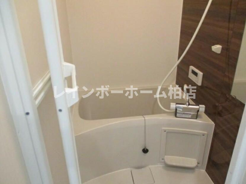 特典：仲介手数料が無料です!!の浴室
