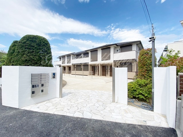 藤沢市本鵠沼２丁目のアパートのエントランス