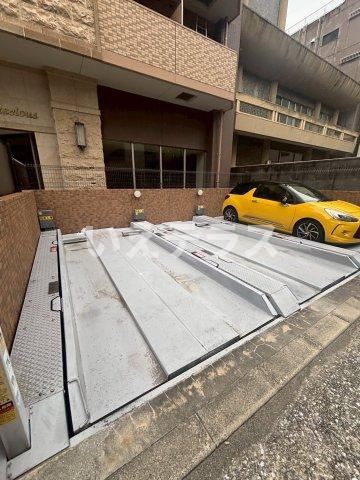 プレサンス神戸プレシャスの駐車場