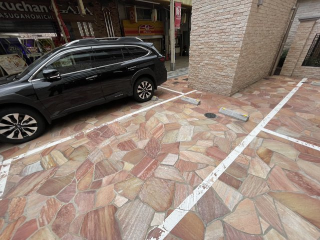 プレジオ日暮通の駐車場