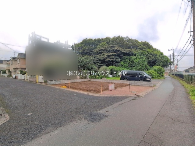 上尾市平塚1丁目4期　新築戸建　ブルーミング01の前面道路含む現地写真