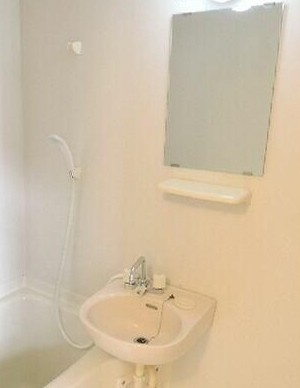 大和市西鶴間４丁目のアパートの洗面所