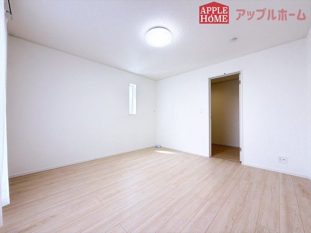 [新築住宅] 行田市向町 第2 全2棟の洋室|２階居室は全室収納あり！たっぷりある収納活用でお部屋もキレイを保てます♪