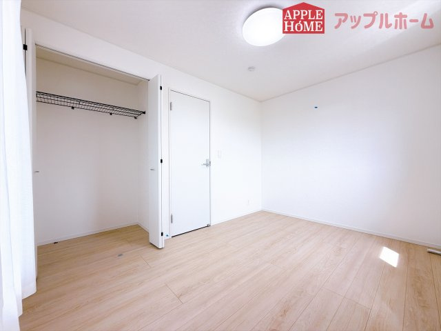 [新築住宅] 行田市向町 第2 全2棟の洋室|２階居室は全室収納あり！たっぷりある収納活用でお部屋もキレイを保てます♪