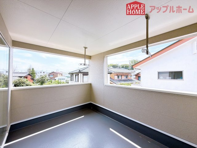 [新築住宅] 行田市向町 第2 全2棟のバルコニー|インナーバルコニーで突然の雨でも安心♪直射日光を防げるので、紫外線を気にせず自然の光や風を感じながら日光浴もできちゃいます♪