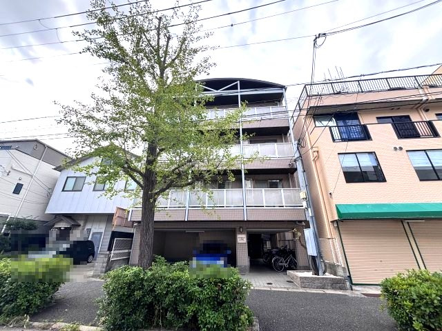 ロイヤルメゾン六甲道の外観