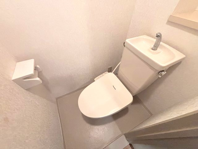 ロイヤルメゾン六甲道のトイレ