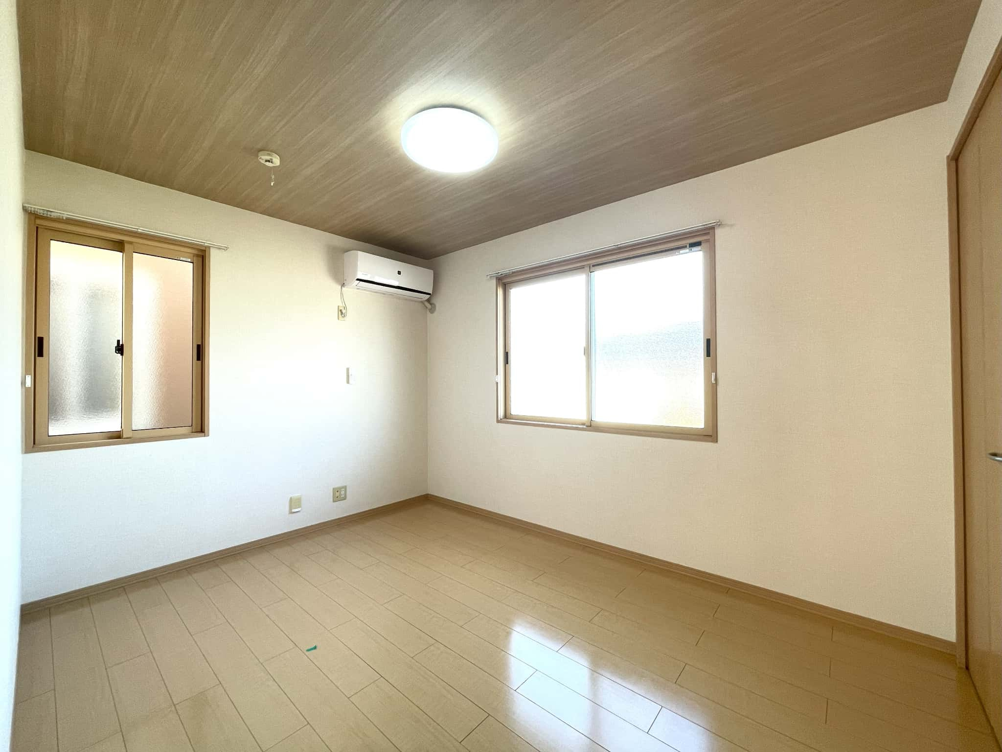 ソレアードⅡの子供部屋|※左右反転タイプ・別室の写真になります。