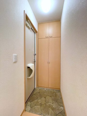 ソレアードⅡの玄関|※左右反転タイプ・別室の写真になります。