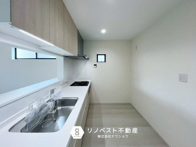 東大阪市岩田町1丁目　G号地のキッチン|対面式キッチンで家族とコミュニケーションをとりながら作業できるのが魅力的◎