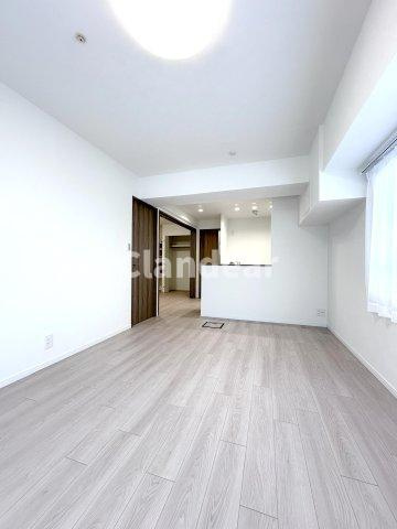 グランベルフォーシーズンズタワーの居間・リビング|ドキドキの新生活も、安心してスタート。ぴったりの住まいを見つけませんか？クランディアが一緒に住まい選びをサポートします‼　まずは、お気軽にお問合せください　＃クランディア