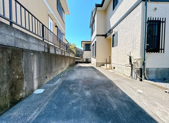 売中古戸建　富士市今泉の前面道路含む現地写真