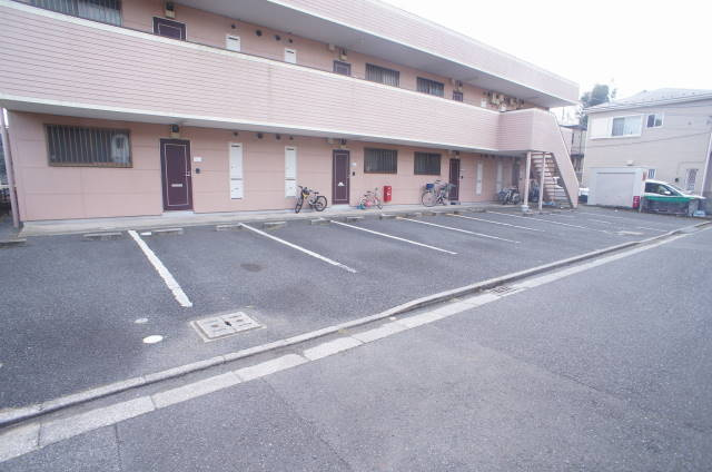 ベルデモールの駐車場|敷地内に駐車場あります