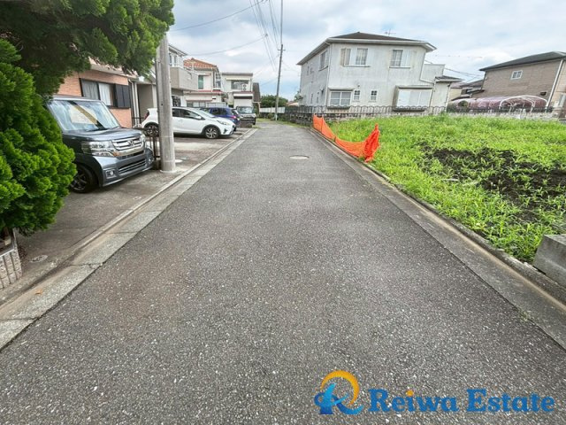 売地　高座郡寒川町小谷3丁目の前面道路含む現地写真