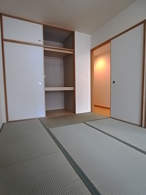甲子園六石町ハイツの居間・リビング