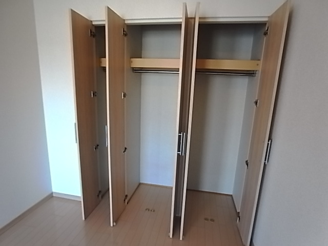 甲子園六石町ハイツの収納