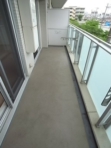 甲子園六石町ハイツのバルコニー