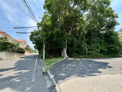 【前面道路含む現地写真】 | 岡山町　売土地 | 【現況更地】土地面積約１６１．５３坪の広い敷地です♪現況更地につき解体費用かかりません♪