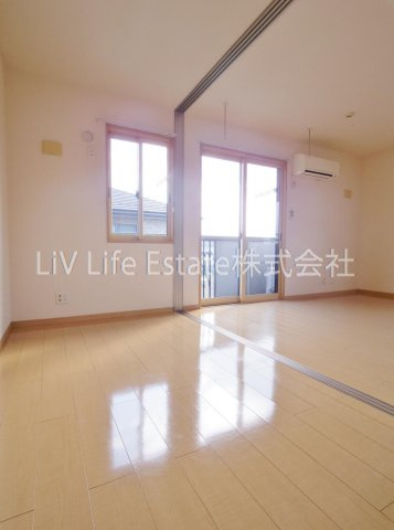 小平市鈴木町２丁目のアパートの寝室