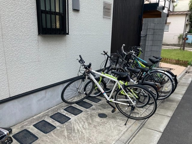 クレッシェンド平井 の駐車場