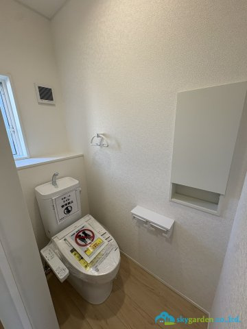 藤沢市大鋸 第22　新築戸建　全２棟１号棟のトイレ|落ち着いた色調のトイレです