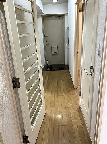 ライオンズマンション井土ヶ谷第７のその他|廊下から玄関　内装後　※2026年06月の写真