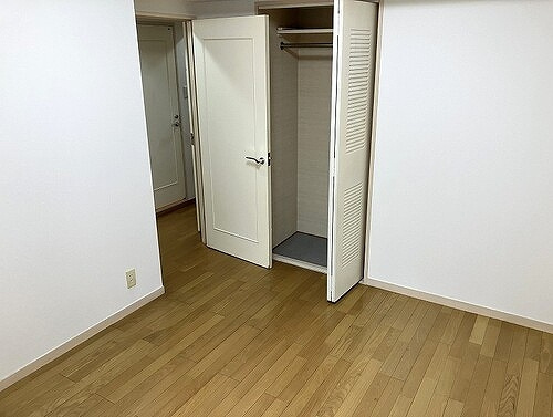 ライオンズマンション井土ヶ谷第７の収納|クロゼット　内装後　※2026年06月の写真