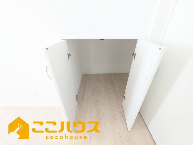 糸満市兼城第4　新築戸建て　全3棟　2号棟の収納|階段下収納