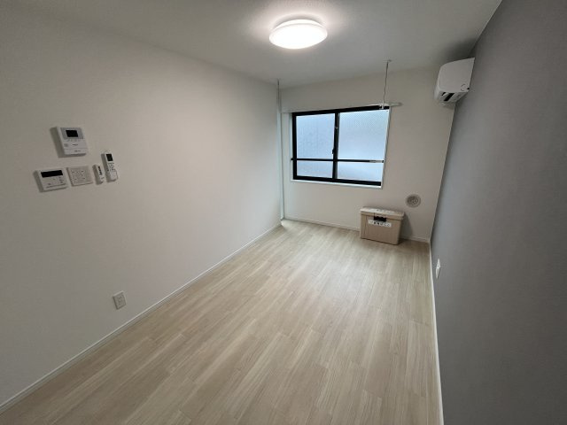 BASE三ツ沢下町の居間・リビング