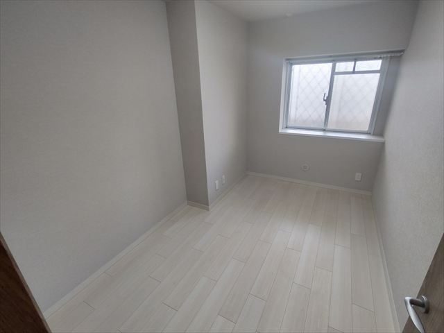 【洋室】 | 入間駅前プラザ8号棟 | 北西側5.1帖洋室　趣味のお部屋にいかがでしょうか