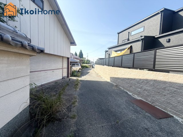 神戸市西区岩岡町岩岡　中古戸建の前面道路含む現地写真|●年中無休：当日予約可●周辺交通量も少なく、安心の住環境です。