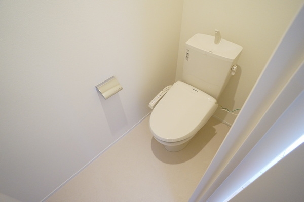 南口1丁目戸建貸家のトイレ