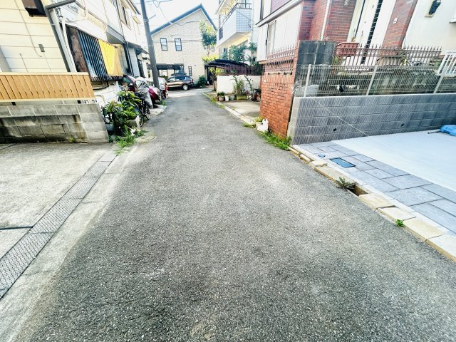 八千代市八千代台東３丁目の前面道路含む現地写真