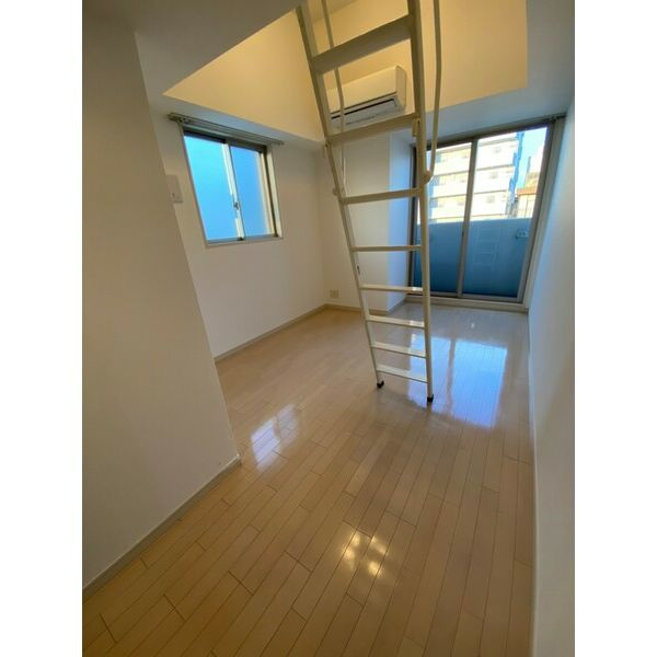 名古屋市中区大須４丁目の賃貸マンションの居間・リビング