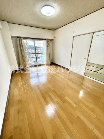 寝屋川東ファミリータウン東二番館の居間・リビング