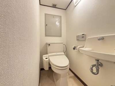 【トイレ】 | 御影グランドハイツ | トイレには快適な温水洗浄便座付き