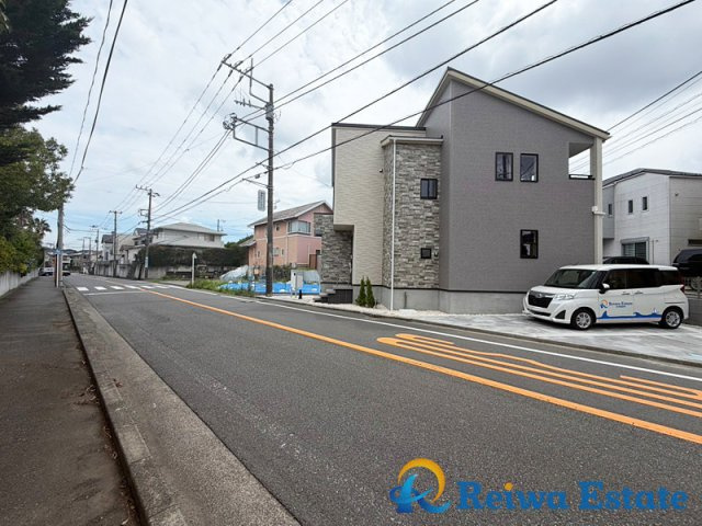 新築戸建　藤沢市羽鳥5丁目の前面道路含む現地写真