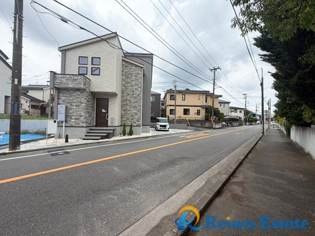 新築戸建　藤沢市羽鳥5丁目の前面道路含む現地写真