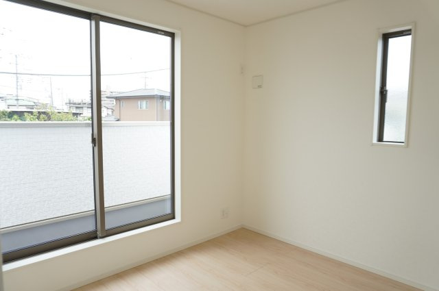 越谷市大字平方 新築分譲住宅の洋室|5帖