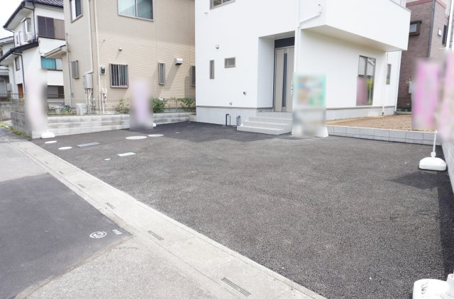 越谷市大字平方 新築分譲住宅の駐車場