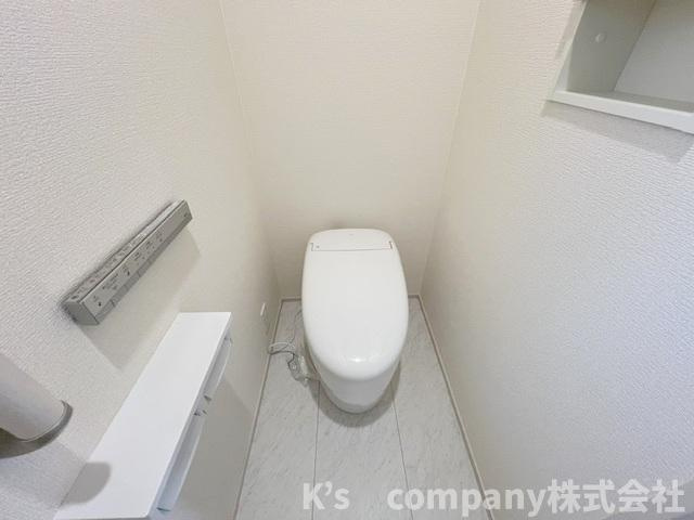 ◎茅ヶ崎市東海岸南6丁目　新築戸建　3号棟のトイレ|白を基調とした清潔感のあるトイレ◇