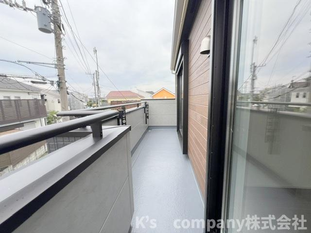 ◎茅ヶ崎市東海岸南6丁目　新築戸建　3号棟のバルコニー|2部屋続きの広いバルコニー☆たくさん洗濯物を干すことができます◇