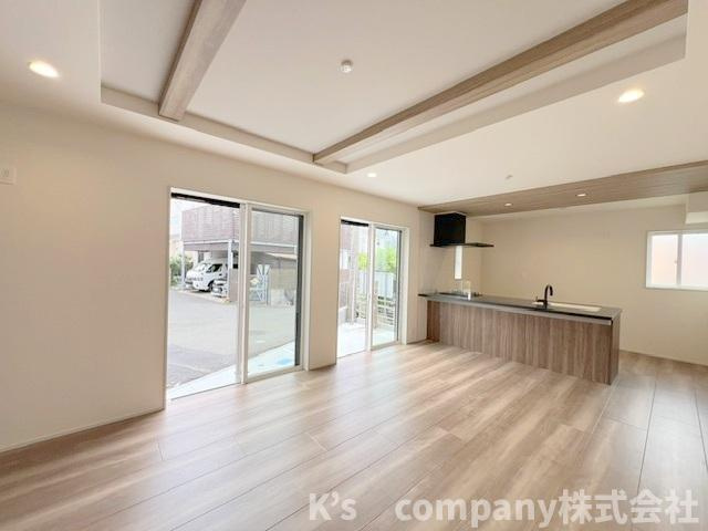◎茅ヶ崎市東海岸南6丁目　新築戸建　3号棟の居間・リビング|リビングはゆったりとした広さの17帖◇