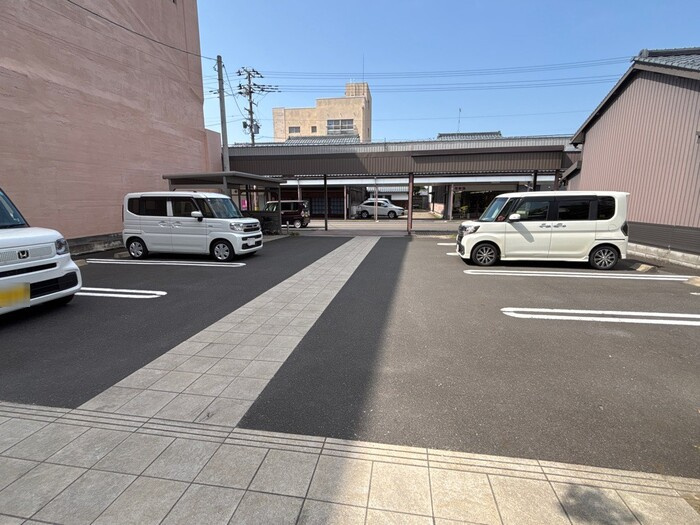 セントリビエ元町の駐車場