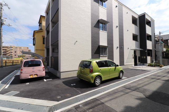 ツーブリッジの駐車場