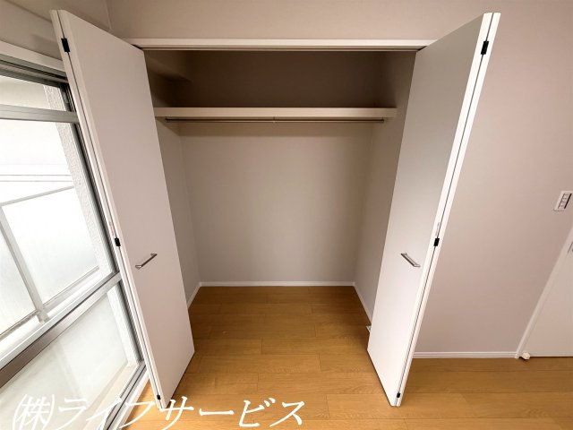 【収納】 | カーサ東淀川 | 洋室6.0帖／クローゼットあり！バルコニーに面しています！
