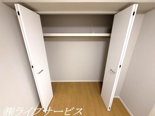 【収納】 | カーサ東淀川 | 洋室4.5帖／クローゼットあり！バルコニーに面しています！